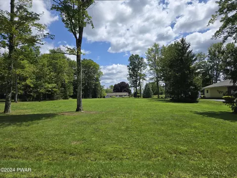 Woodlyn Lane, Honesdale, PA 18431