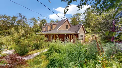 134 Willow Dell Dr, Dingmans Ferry, PA 18328