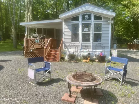 124 Black Cherry Dr, Milford, PA 18337