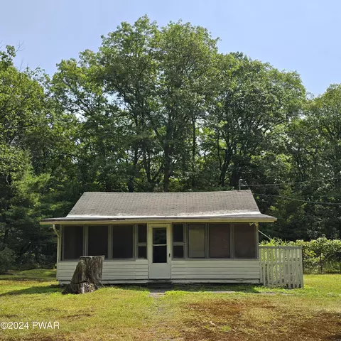 874 Twin Lakes Rd, Shohola, PA 18458