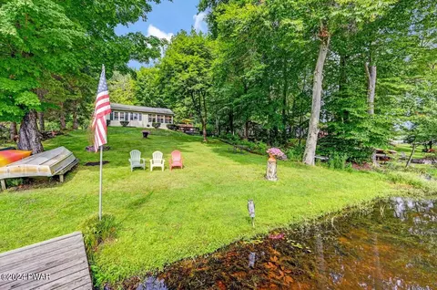 83 Lake Shore Dr, Waymart, PA 18472