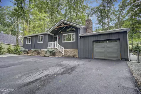 148 Eastwood Dr, Greentown, PA 18426