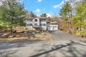2394 Woodcrest Dr, East Stroudsburg, PA 18302