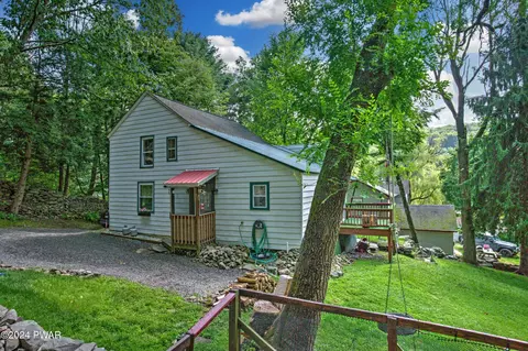 11 D Ln, Hawley, PA 18428