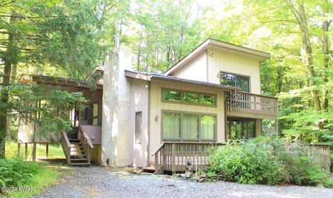 18 Rockway Rd, Lake Ariel, PA 18436