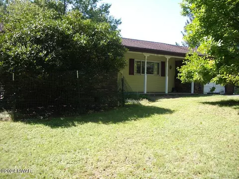 81 Tuthill Rd, Waymart, PA 18472