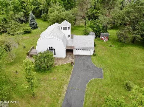 147 Schoolhouse Rd, Honesdale, PA 18431