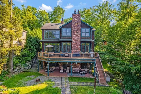 214 Lakeview Dr, Lake Ariel, PA 18436