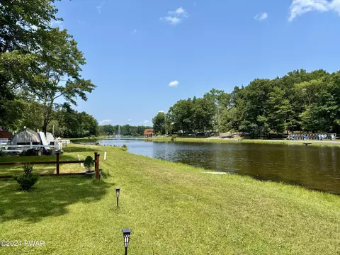 151 Village Dr, Milford, PA 18337