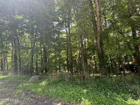 33 Northgate Ct S, Lake Ariel, PA 18436