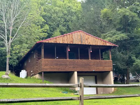 225 Sterling Shore Rd, Lake Ariel, PA 18436