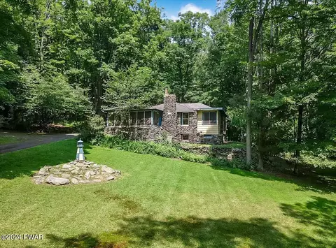 300 Myrtle Ave, Hawley, PA 18428