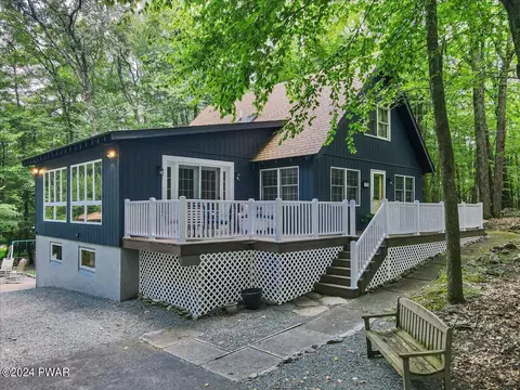 105 Breckenridge Ln, Tafton, PA 18464