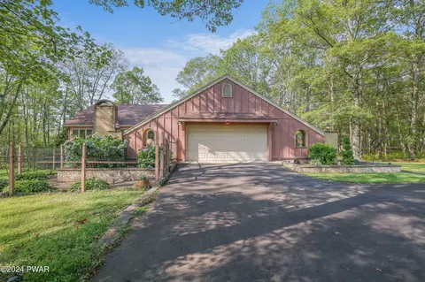 3180 Eagle Ln, Bushkill, PA 18324
