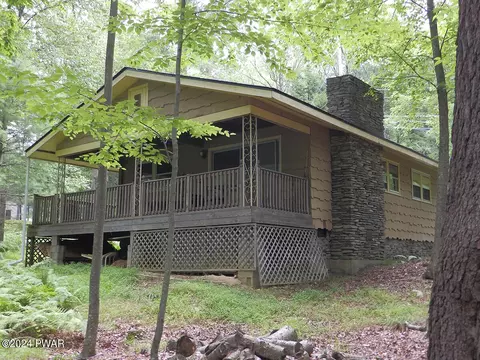182 N Lake Shore Dr, Dingmans Ferry, PA 18328
