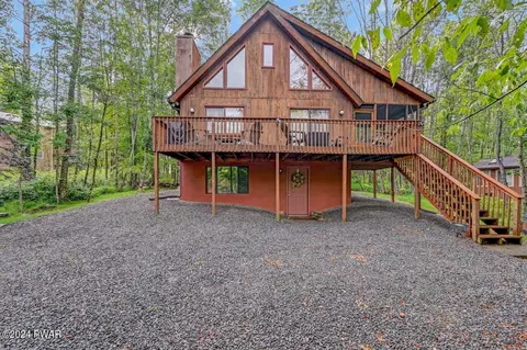 1585 Woodcrest Ln, Lake Ariel, PA 18436
