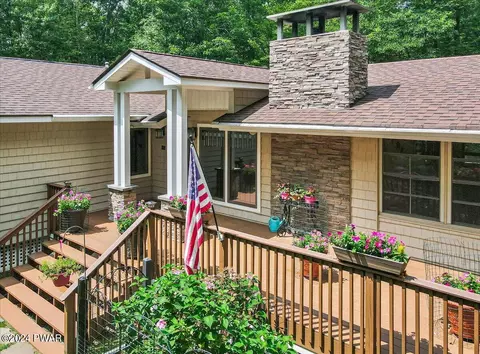 805 Woodland Ct, Lords Valley, PA 18428