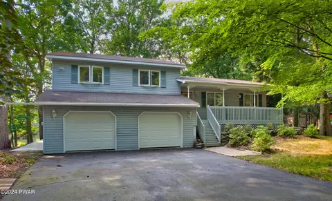 112 Spruce Lake Dr, Milford, PA 18337