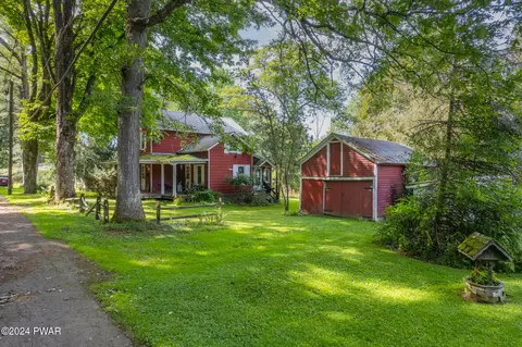 326 Rowe St, Hawley, PA 18428
