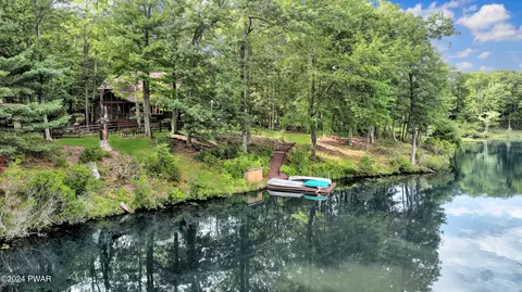 109 Pine Grove Cir, Milford, PA 18337