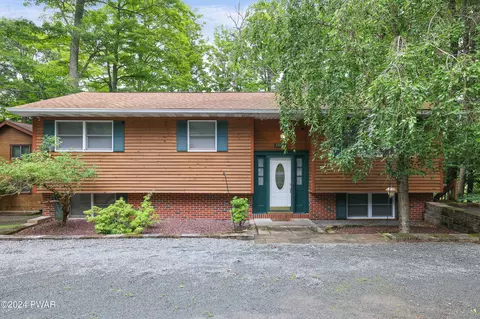 1082 Beaver Lake Dr, Lake Ariel, PA 18436