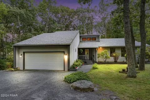 141 Maple Ridge Dr, Lords Valley, PA 18328