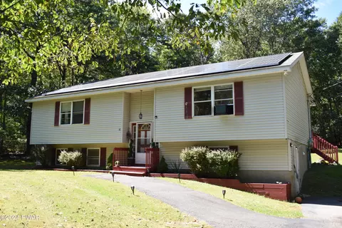 240 Iroquois Trl, Milford, PA 18337