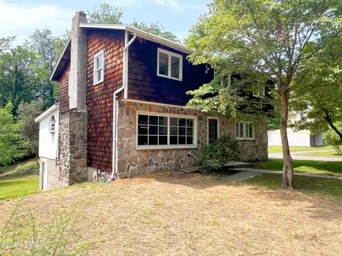 482 Old Willow Ave, Honesdale, PA 18431