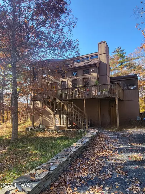 243 Regent St, Bushkill, PA 18324