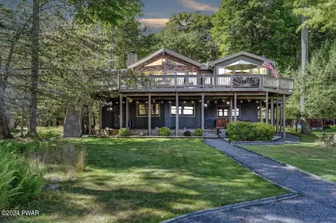 1017 D Pl, Gouldsboro, PA 18424