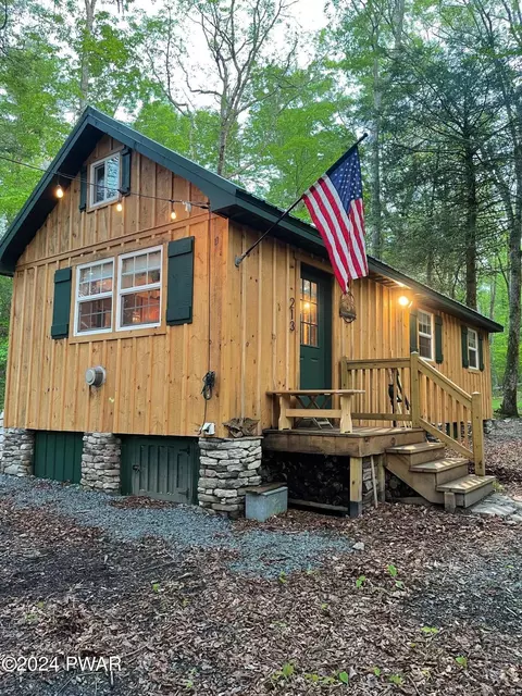 213 Spencer Rd, Dingmans Ferry, PA 18328