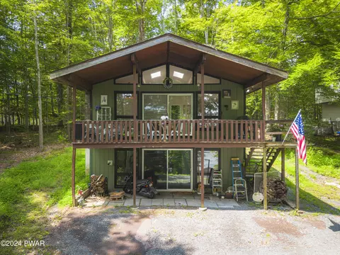 1339 Lakeview Dr, Lake Ariel, PA 18436