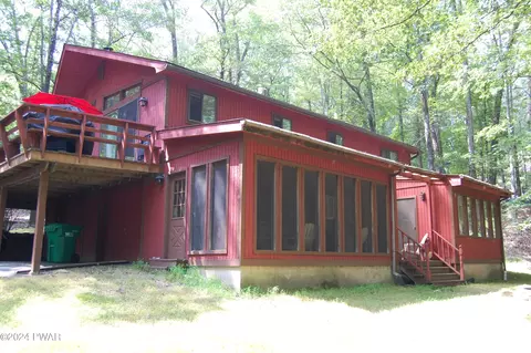 114 Cottonwood Dr, Hawley, PA 18428