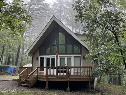106 Carol Ct, Dingmans Ferry, PA 18328