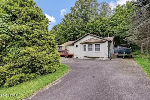 1696 Windemere Ct, Lake Ariel, PA 18436