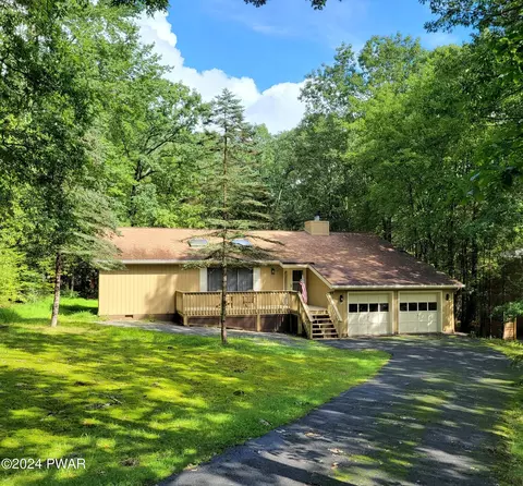 114 Heron Bay Rd, Lords Valley, PA 18428