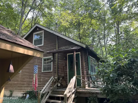 115 Lakeview Ter, Hawley, PA 18428
