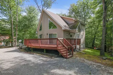 119 Lower Independence Dr, Lackawaxen, PA 18435