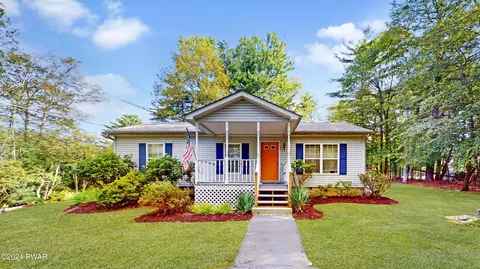 100 Carol Ct, Dingmans Ferry, PA 18328