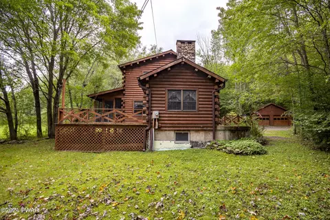 52 Wash Rd, Waymart, PA 18472