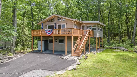 125 Lone Pine Bay Rd, Hawley, PA 18428