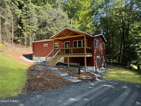 106 N Eastwood Dr, Greentown, PA 18426