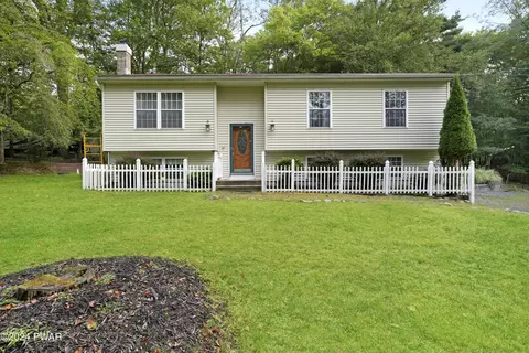218 Arbutus Ln, Milford, PA 18337