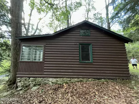 236 North Shr, Greentown, PA 18426