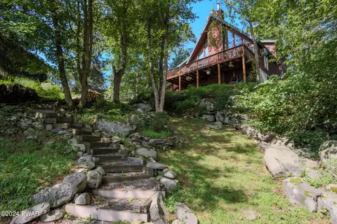 466 Lakeview Dr, Lake Ariel, PA 18436