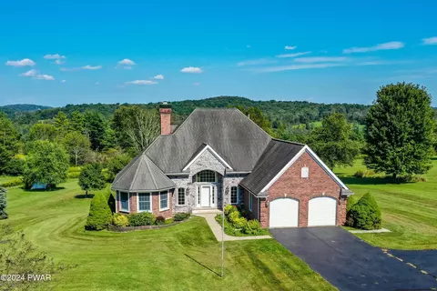 35 Kernwood Dr, Honesdale, PA 18431