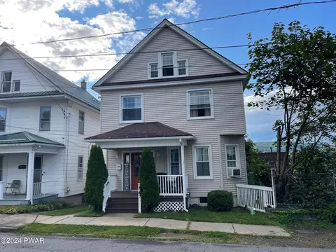 8 High St, Carbondale, PA 18407