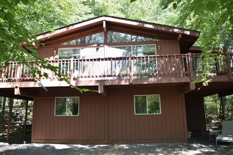 145 Gaskin Dr, Lords Valley, PA 18428