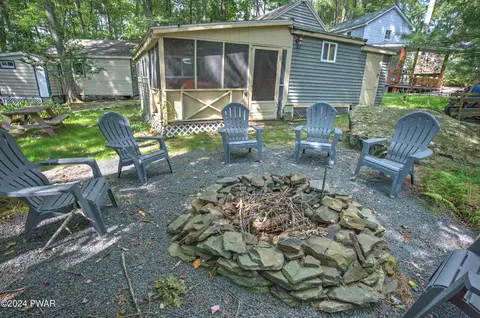 92 Circle Dr, Hawley, PA 18428