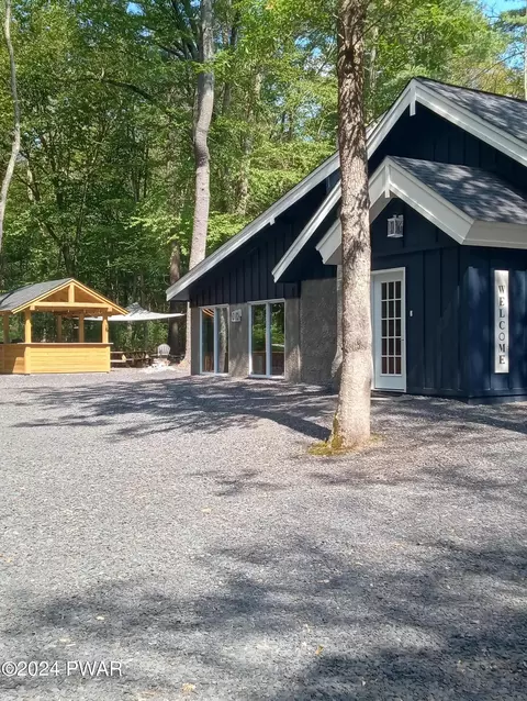 113 Fire Lane Rd, Dingmans Ferry, PA 18328